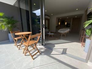 Lively 1BR with Balcony in Cartagena