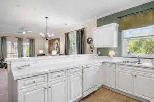 2-Bdrm condo with designated remote work areapool