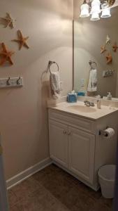 2-Bdrm condo with designated remote work areapool