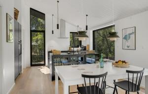 Cozy Home In Læsø With Kitchen