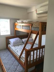 Praia das Toninhas Ubatuba Ap novo e mobiliado Condomínio com Piscina