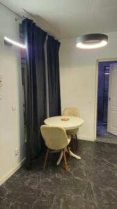 Studio Chic, Rezerva acum! Central, cafea, ceai, apa, parcare publica gratuita, baie cu cabina si cada