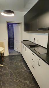 Studio Chic, Rezerva acum! Central, cafea, ceai, apa, parcare publica gratuita, baie cu cabina si cada