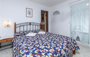 Lovely Apartment In Barbariga With Wifi