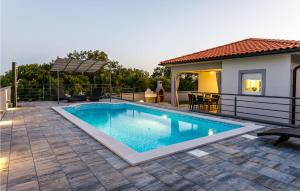 3 Bedroom Nice Home In Kapovci