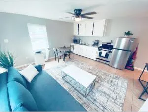 Hidden Gem- Free Parking 15 min to DT - 亨博尔