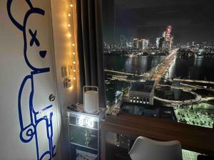 Central Seoul Hip Han River Yeouido Hondae