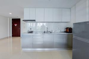 Nice and Fancy Studio Loft at Brooklyn Alam Sutera Apartment By Travelio