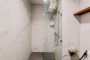 Homey and Modern 2BR at Casa de Parco Apartment By Travelio