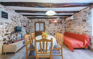 Lovely Home In Visnjan With Wifi