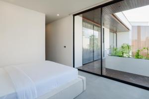 Lux Seis D 4BR Canggu - Free trf and security 24 h
