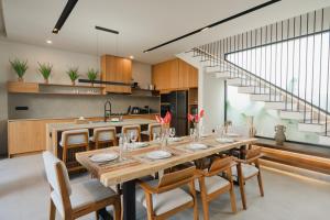 Lux Seis D 4BR Canggu - Free trf and security 24 h