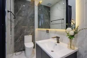 A9 Airport pool villa