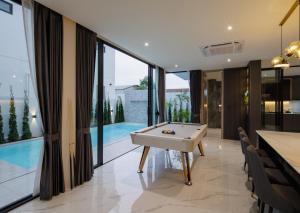 A9 Airport pool villa