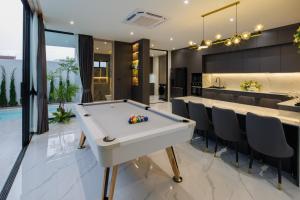 A9 Airport pool villa