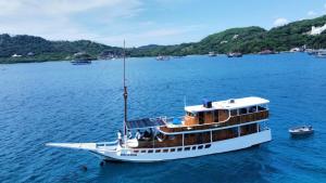 Labuan Bajo Tour Boats