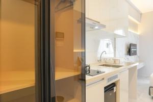 Comfort Stay Studio Sky House Alam Sutera near IKEA Apartment By Travelio