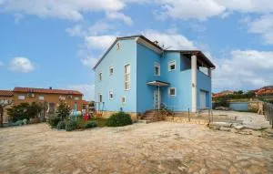 Stunning Apartment In Barbariga - Murage