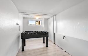 2 Bedroom Amazing Home In Sørvad