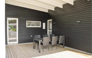 Three-Bedroom Holiday Home In Skals