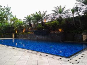 Cozy and Modern 2BR at Majesty Apartment By Travelio