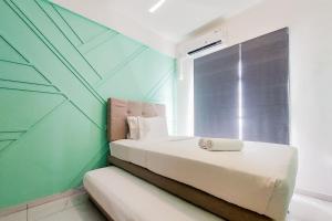 Modern Look Studio at Sky House Alam Sutera Apartment By Travelio