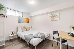 Relaxed Private Double Room in Carramar - Close to Station - Shared Bathroom - Cabramatta
