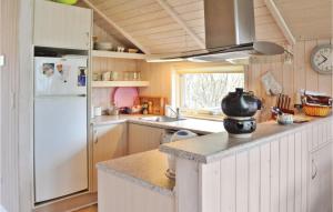 Nice Home In Vinderup With Kitchen