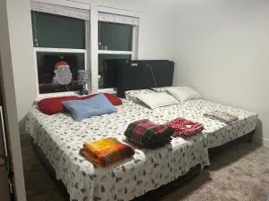 Room with 1 queen & 1 Full In Eagle Mountain - Eagle Mountain