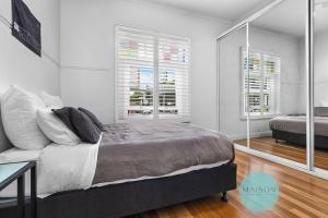 Urban Chic on Grey - 3 Bedroom Retreat in Wickham
