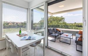 Awesome Apartment In Stinjan