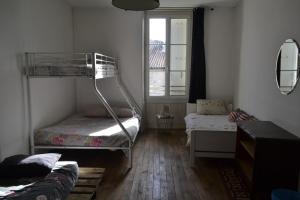 B&B / Chambres d'hotes Grande chambre avec 4 lits pour 4 a 5 personnes : photos des chambres