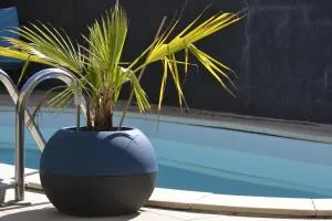 Grande chambre avec 4 lits pour 4 à 5 personnes - Loubillé