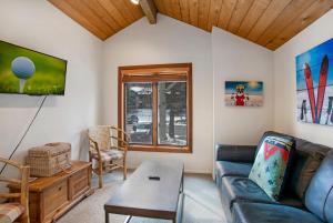 100 Ridgepoint condo