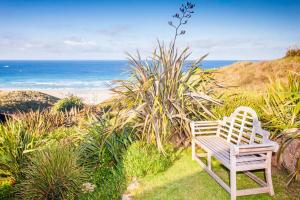 Girl Annie Beach Cottage Great Sea-Views Garden