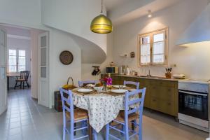 Elenis town apartment