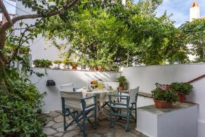 Elenis town apartment