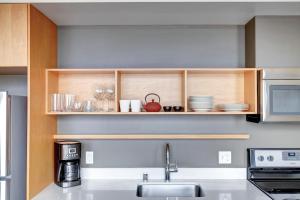 Downtown Bellevue 1BR w Lounge Gym nr Shops SEA-234