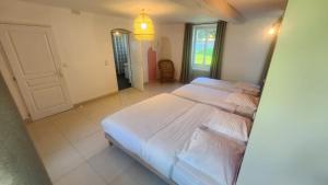 Sejours a la campagne Chambres Domaine de Saint Marc : Suite Familiale