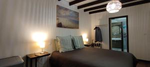 B&B / Chambres d'hotes Le Petit Moulin Rouge, B&B, SDB en-suite, parking prive gratuit : photos des chambres