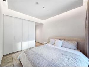 FIRST CLASS 1BR Charming City