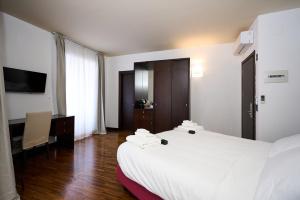 Gemini Rooms