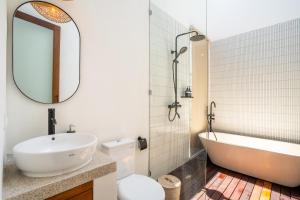 La Lina Villa - A Sunlit Sanctuary in Canggu