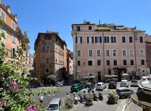Renaissance Square, Bright Apt