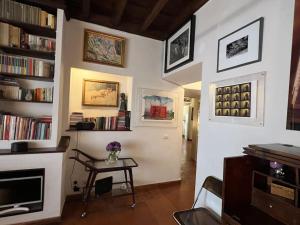 Renaissance Square, Bright Apt