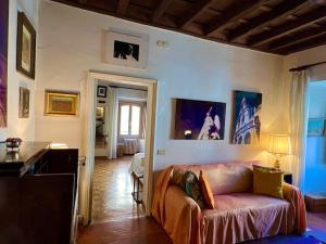 Renaissance Square, Bright Apt