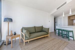 Modern Nomads Skyline View Escape - 2Bedroom by Gardens and Station