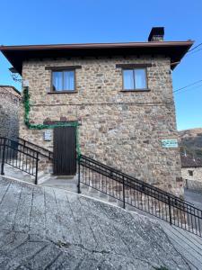Casa turística Los chaleco en Lumbreras con terraza privada.