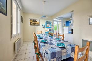 La Tour Vauban - Vue sur le port