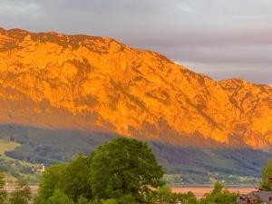 Chalet Attersee - ganzes Ferienhaus, Seeblick, Kamin, Sauna